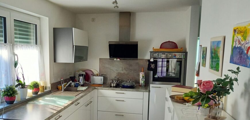 Lindenweg, schöne OG Wohnung, links Nr. 31